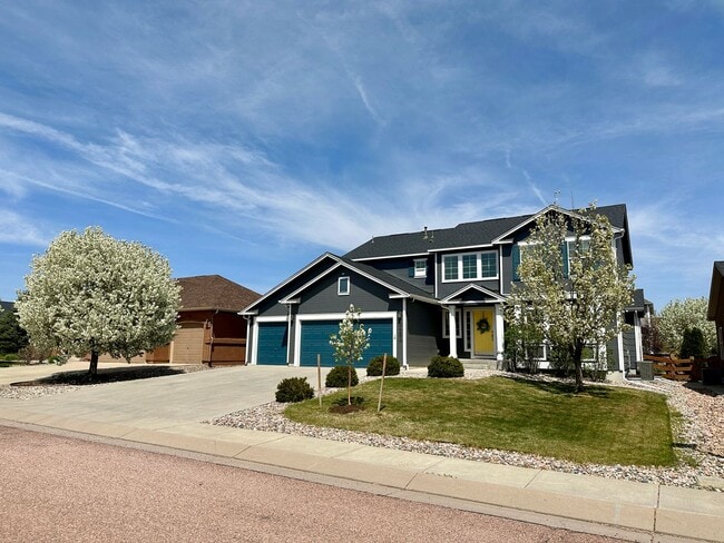 Building Photo - Elegant & Spacious 4BD Home with 3-Car Gar...
