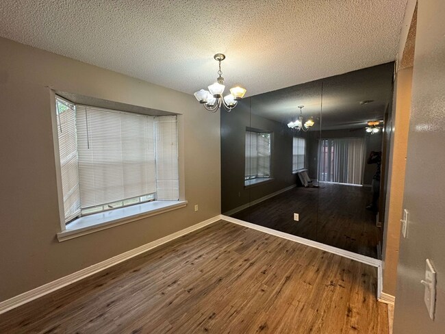 Photo - 2004 Greenpoint Dr Casa Adosada