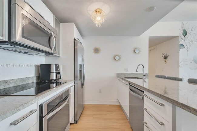 Photo - 185 SW 7th St Unidad 2204
