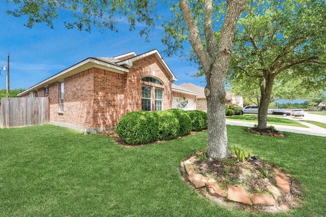 Photo - 945 Autumn Brook St