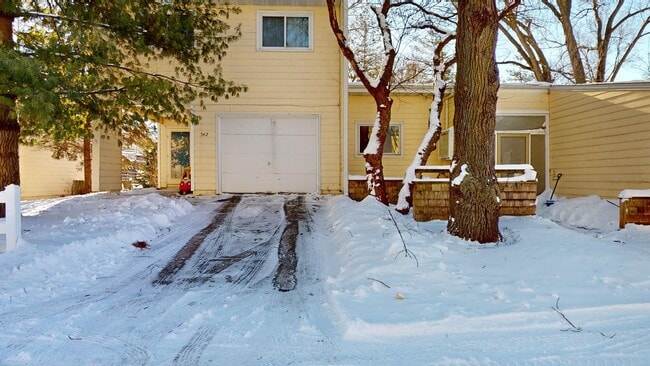 Building Photo - 542 Meadow Ct