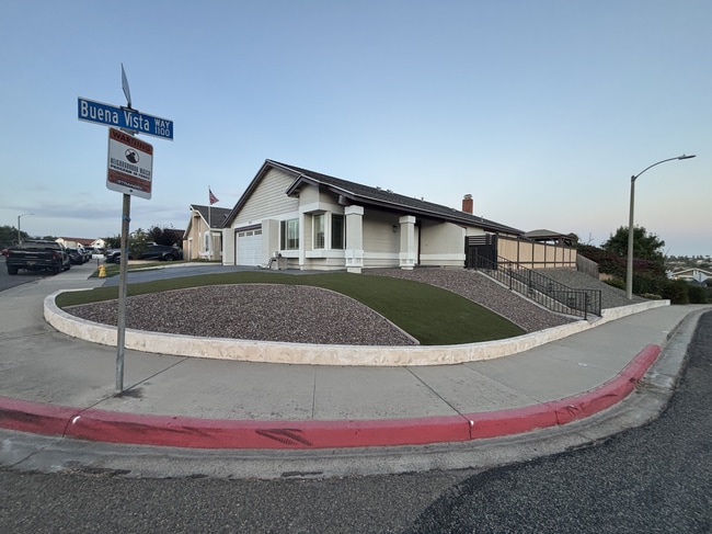 Building Photo - 1059 Buena Vista Way