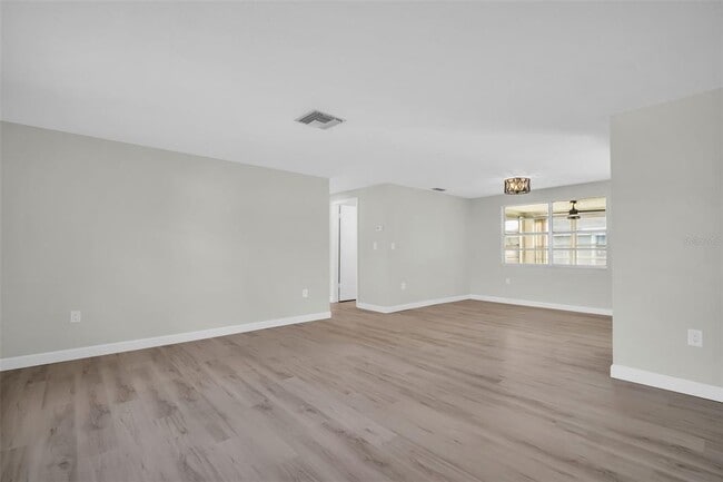 Photo - 6450 Tralee Ave