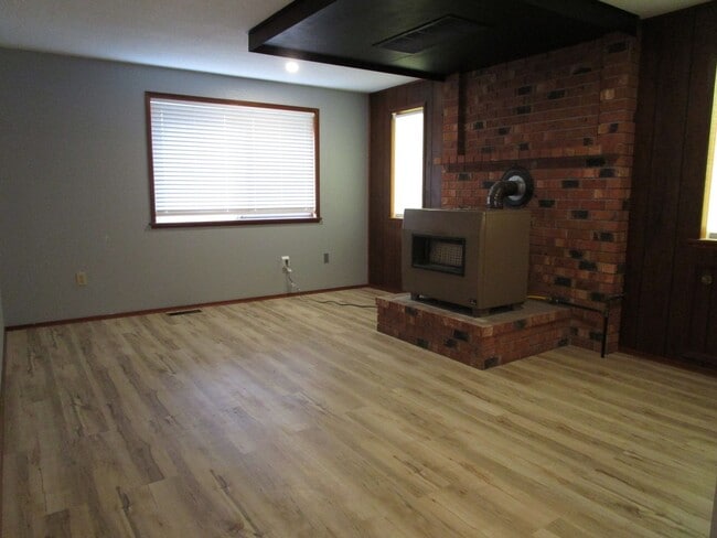 Photo - 901 N Fruitdale Rd