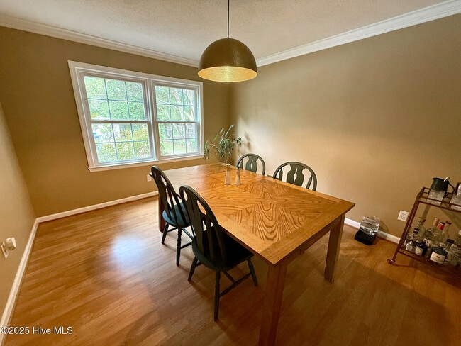 Photo - 217 Devonshire Ln