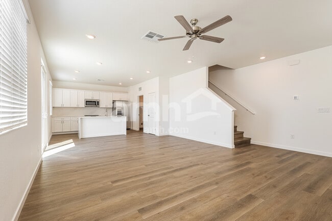Photo - 733 Harvey St