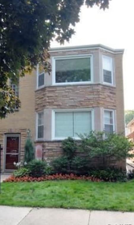 Great 2 flat - 6116 N Meade Ave Unit 2