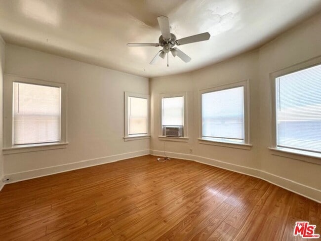 Building Photo - 860 S Berendo St Rental