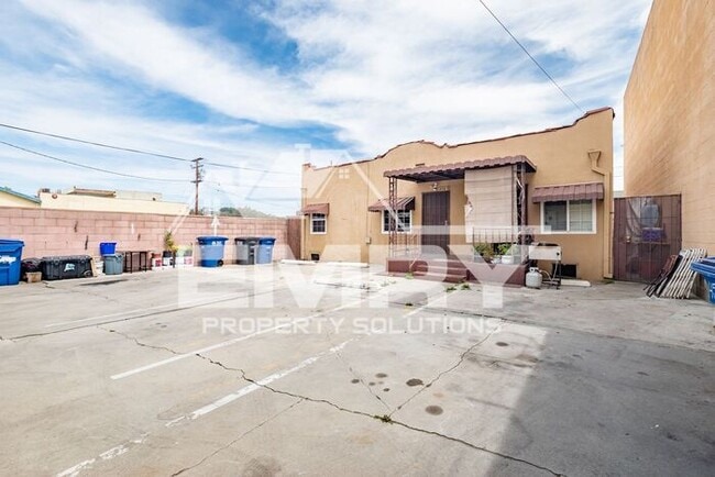 Photo - 2 Bed 1 Bath Unit for Rent in East Los Angeles Parking Available