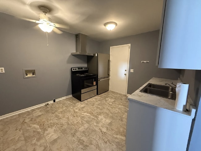 Building Photo - Newly Renovated 2-Bedroom Near Downtown Nashville