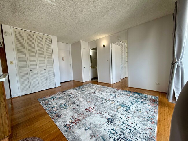 Photo - King Manor: Central 1 Bed, 1 Bath Apartment with 1 Parking Space Unidad 1803