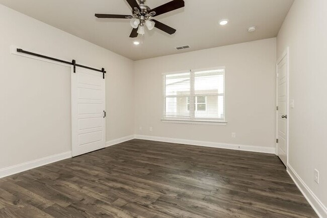 Photo - 2432 Elmcroft Ave
