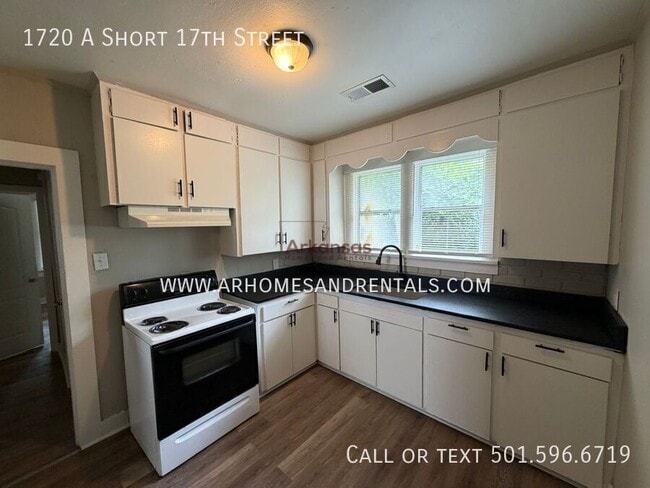 Photo - 1720 W Short 17th St