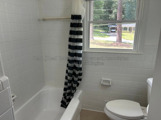 Photo - 216 Hillandale Dr