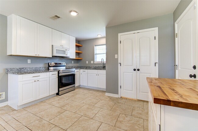 Photo - 4613 Avenue K