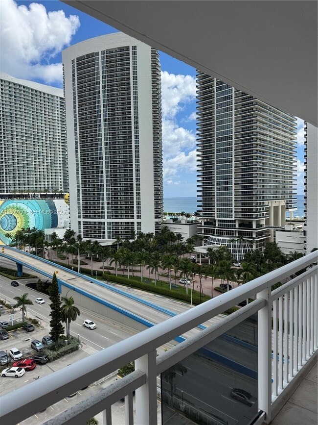 Photo - 1849 S Ocean Dr Unidad 1511