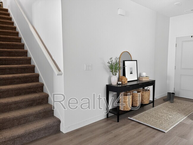 Photo - 138 E Crown Point Dr