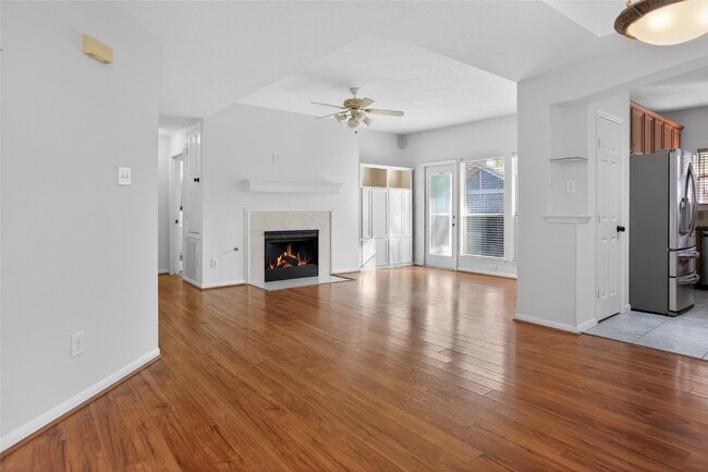 Photo - 15 S Avonlea Cir