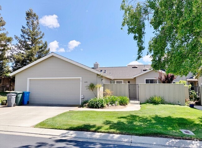 Building Photo - 2 Bedroom Condo in Ridgemark with Beautifu...