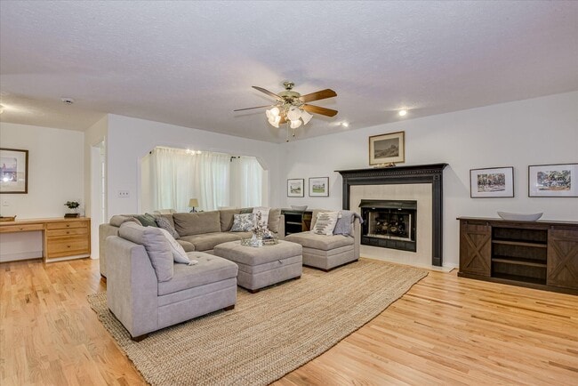 869 Hickory Ridge Rd
