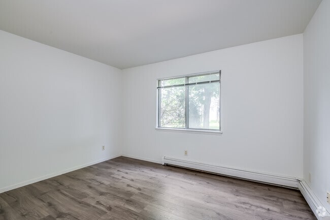 1BR, 1BA - 750SF - Bedroom