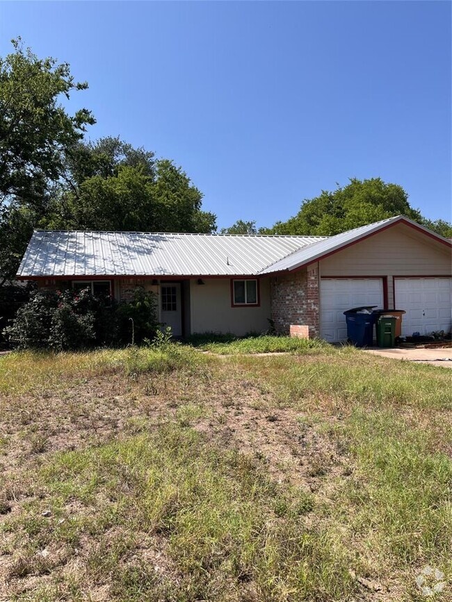 Building Photo - 5204 Village Trail Rental