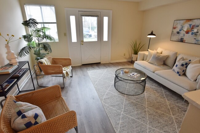 Photo - 1271 Summit St