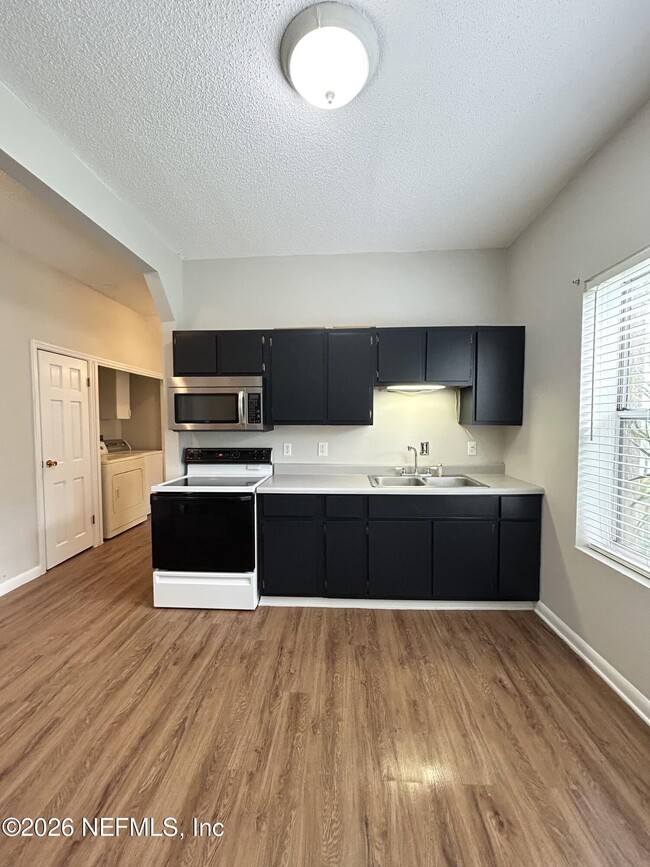 Photo - 2786 Forbes St