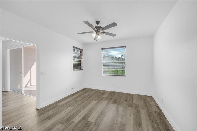 Building Photo - 3250 Cypress Glen Way Unit 402