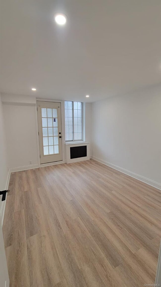 Photo - 60-24 Wetherole St Unidad 1