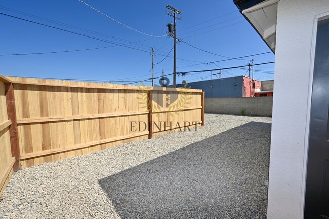 Photo - 1584 N Carruth Ave