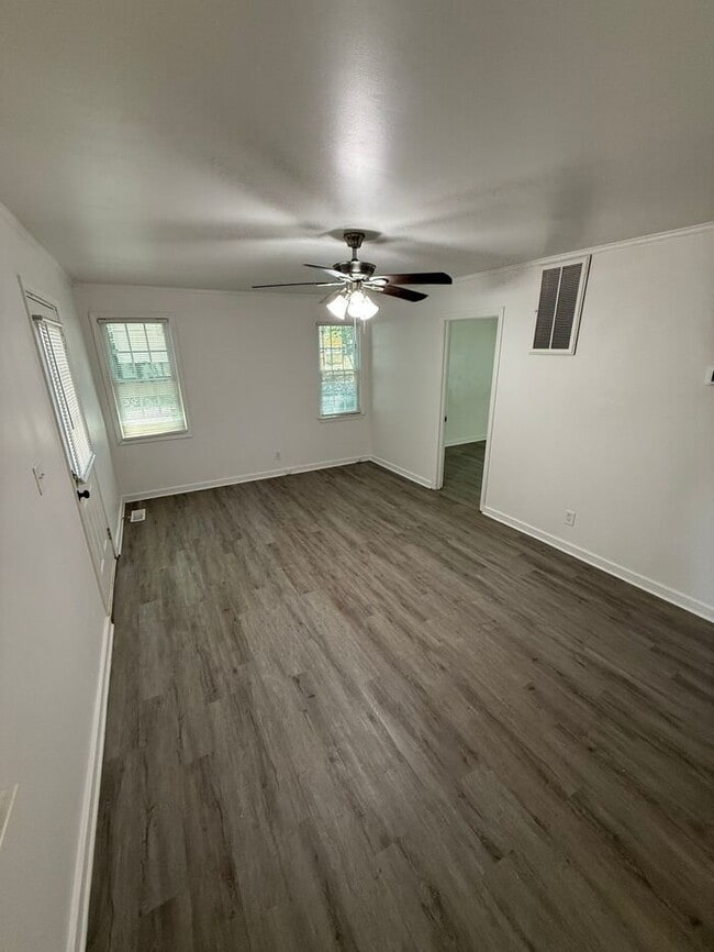 Photo - 605 Betty St