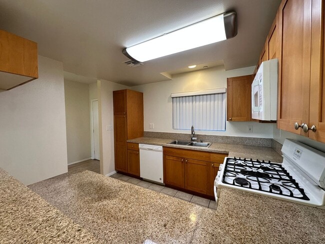 Photo - Immediate Move In: Spacious 3bed2bath condo Adjacent to Warner Center/Woodland Hills! Minutes to ...