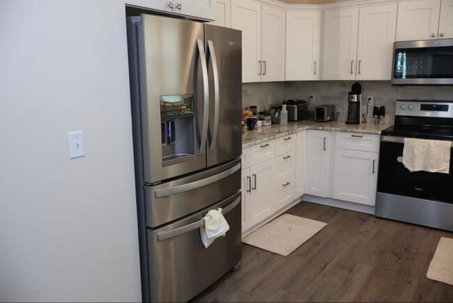 Photo - 3255 Catalpa Ave