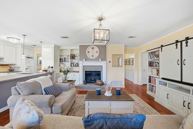 Photo - 7477 Baywoods Ln