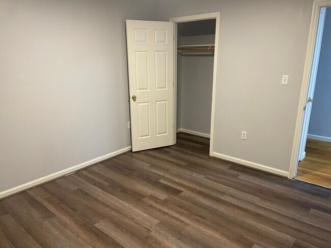 2nd Room - 258 W Runyon St Unit 2nd floor