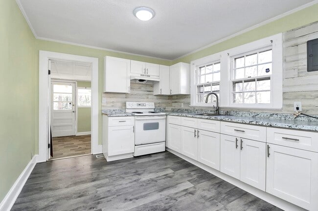 Photo - 1208 Saratoga Dr