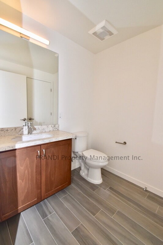 Photo - 107 G St