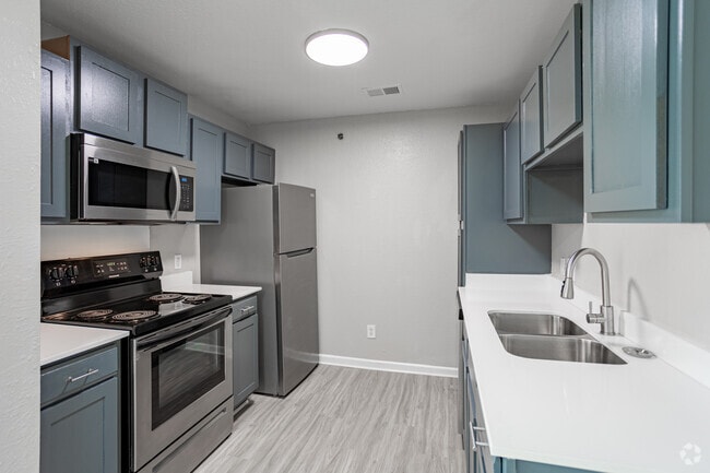 3BR, 2BA - 1,303SF - Kitchen - Park Place Apartments
