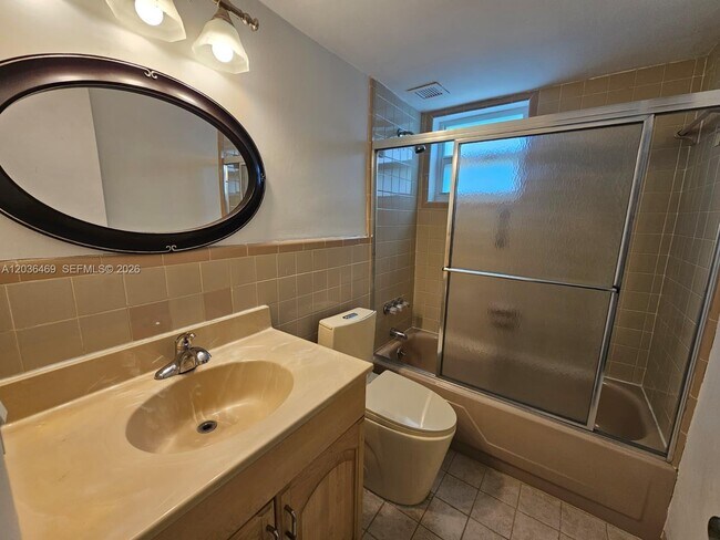 Photo - 520 NE 38th St Unit 12