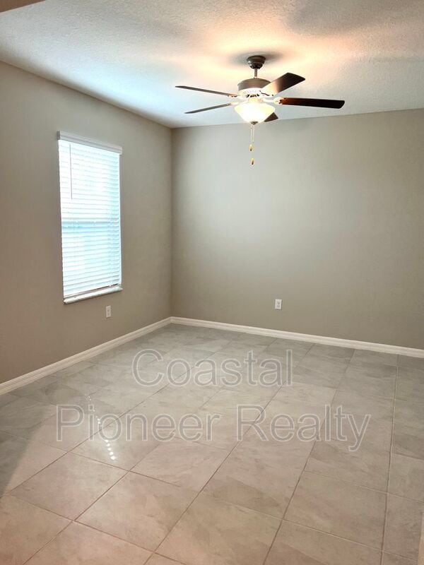 Photo - 16695 Parker River St