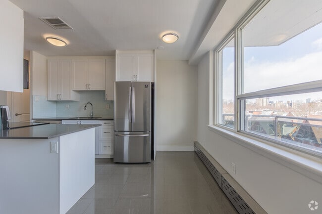 1BR, 1BA - 652SF - Dining Room - 66 Spadina Road