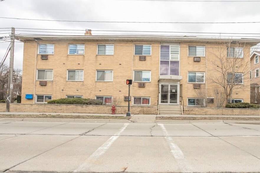 Welcome to Bagley Pointe at 76 W Bagley