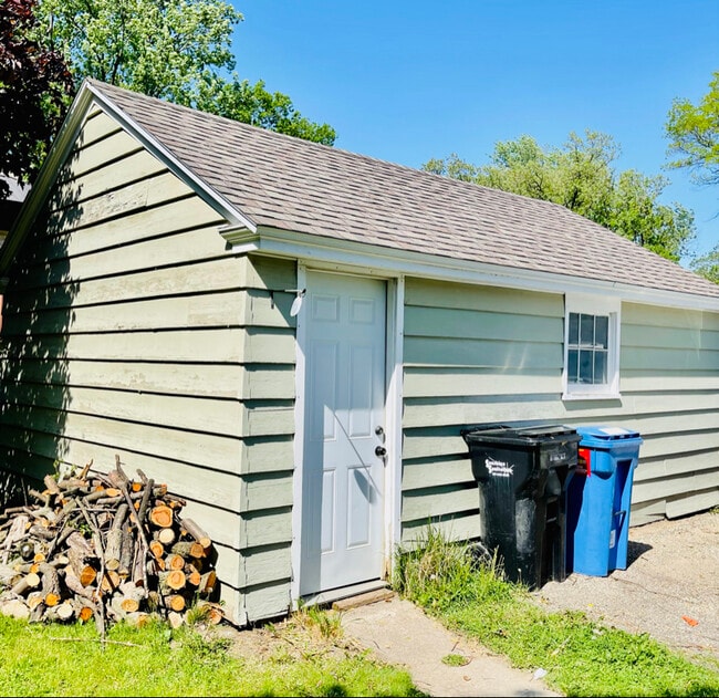 Photo - 101 22nd St SW