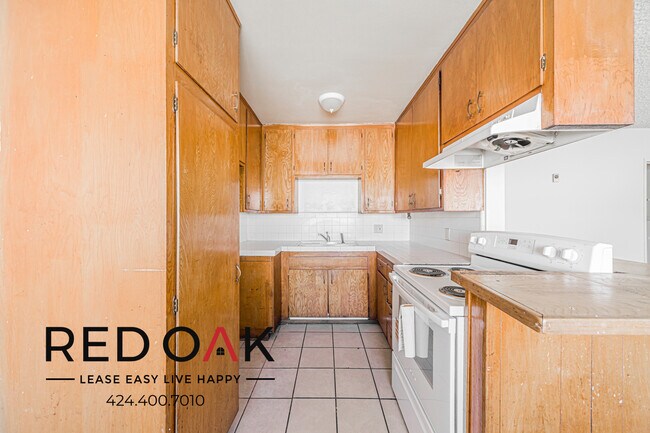 Photo - 16515 Victory Blvd Unit 6