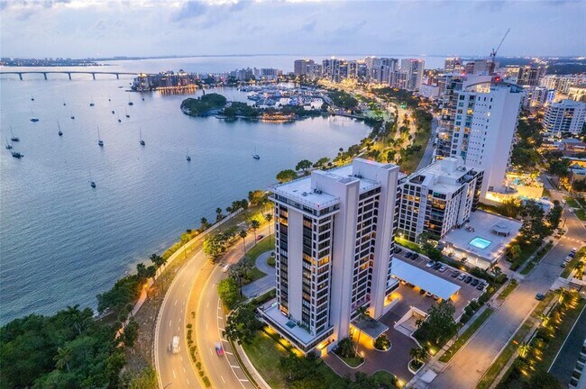 Building Photo - 770 S Palm Ave Unit 1704