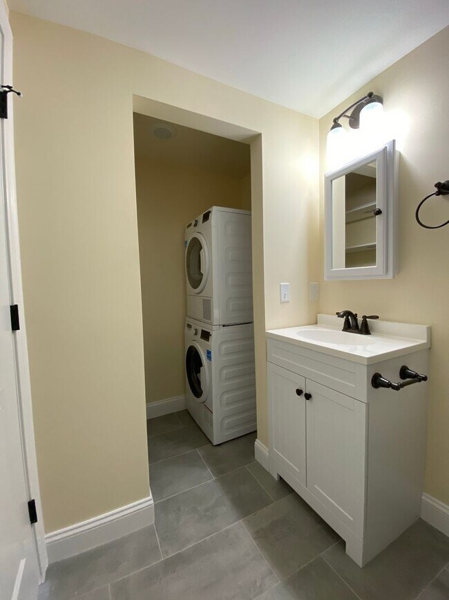 Photo - 158 North St Unit APT C