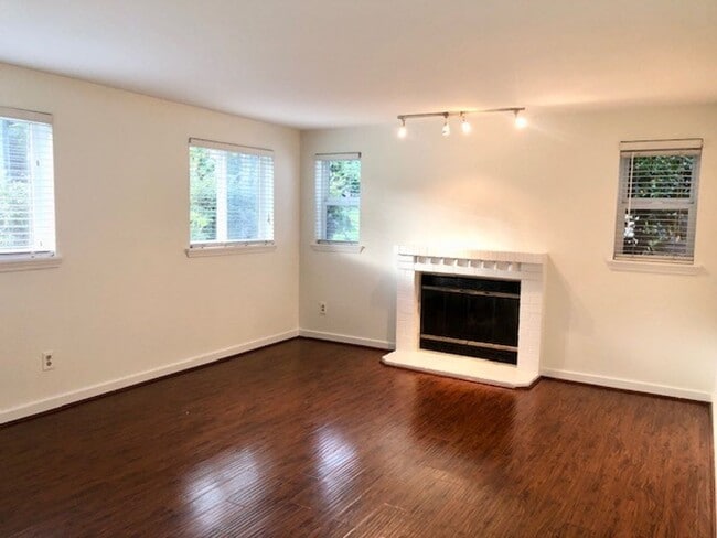 Photo - 2Bd/2Ba Kenmore Condo Unit A104