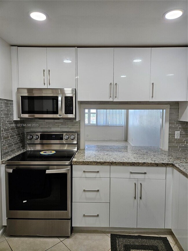 Photo - 330 SE 2nd St Unit 504G