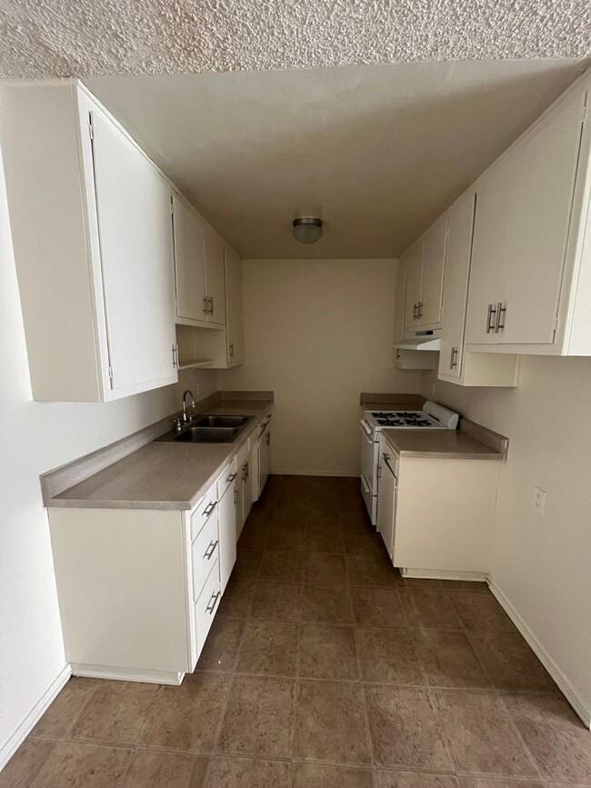 Photo - 221 W Tujunga Ave